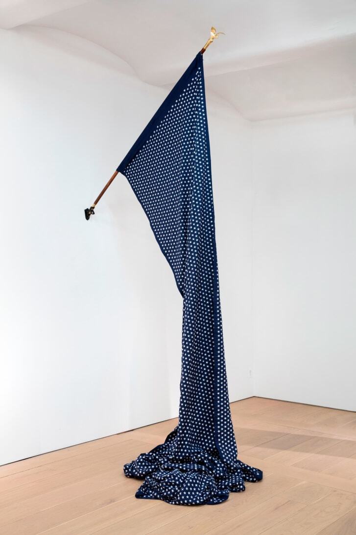 ハンク・ウィリス・トーマスのインスタレーション作品『15,580』/Courtesy the artist and Jack Shainman Gallery