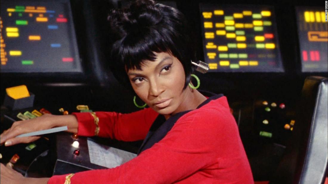 米女優ニシェル ニコルズさん死去 スタートレック の女性通信士役 89歳 1 2 Cnn Co Jp 米女優ニシェル ニコルズさん死去 スタートレック の女性通信士役 89歳 1 2 Cnn Co Jp