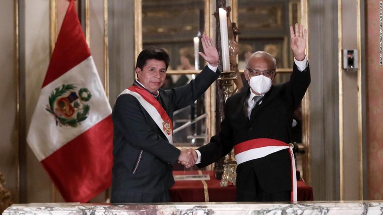 ペルーのカスティジョ大統領（左）とトレス首相/Gerardo Marin/Anadolu Agency/Getty Images