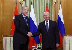 プーチン氏、トルコのエルドアン大統領を称賛　穀物輸出再開の仲介で