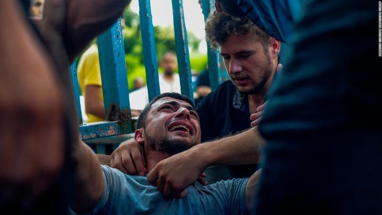 イスラム聖戦の指揮官の死亡を悲しむ男性＝/Mahmoud Issa/SOPA Images/Sipa USA/AP