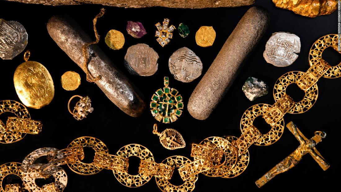 ３５０年前に沈没した難破船から宝石などさまざまな「宝物」が見つかった