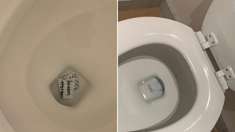 トランプ前米大統領が手書きのメモを破り、ホワイトハウスなどのトイレに流したとみられる写真が公表された/Courtesy Maggie Haberman/White House