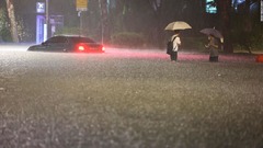 韓国ソウルで記録的豪雨、死者８人