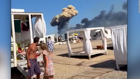 クリミア半島のロシア空軍基地で爆発