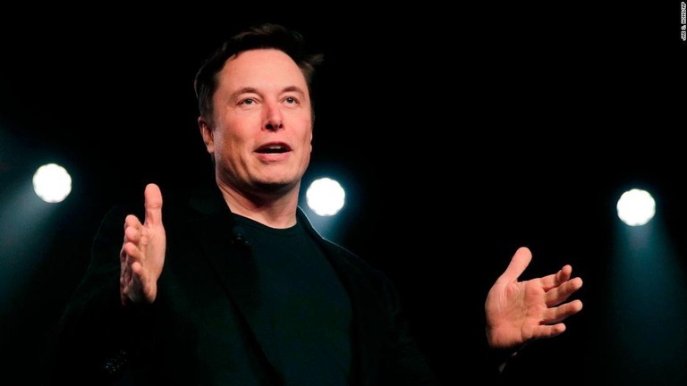 米テスラのイーロン・マスク最高経営責任者（ＣＥＯ）。６９億ドル（約９３００億円）相当のテスラ株を売却したことが分かった/Jae C. Hong/AP