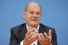 独、ウクライナへ兵器供与の継続表明　英はＭＬＲＳを追加提供