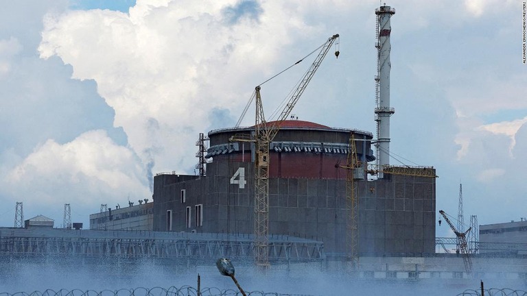 ザポリージャ原子力発電所をめぐり、核の惨事が起こるとの懸念が出ている/Alexander Ermochenko/Reuters