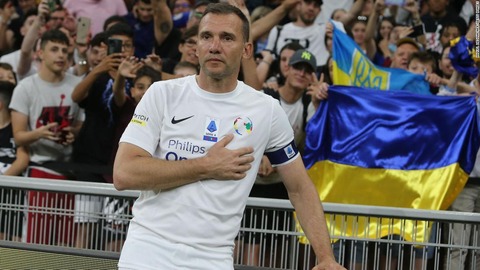 「私たちを忘れないで」、シェフチェンコ氏が訴え　ウクライナサッカーの英雄