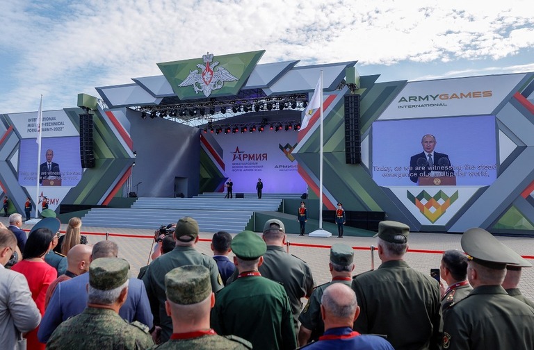 軍事技術関連の国際フォーラムでロシアのプーチン大統領が演説/Maxim Shemetov/Reuters