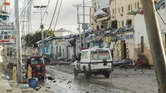 ソマリア首都でホテル襲撃、立てこもり続く　死者２０人