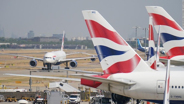 ブリティッシュ・エアウェイズの航空機＝７月１９日、英ロンドンのヒースロー空港/Jonathan Brady/PA Images/Getty Images