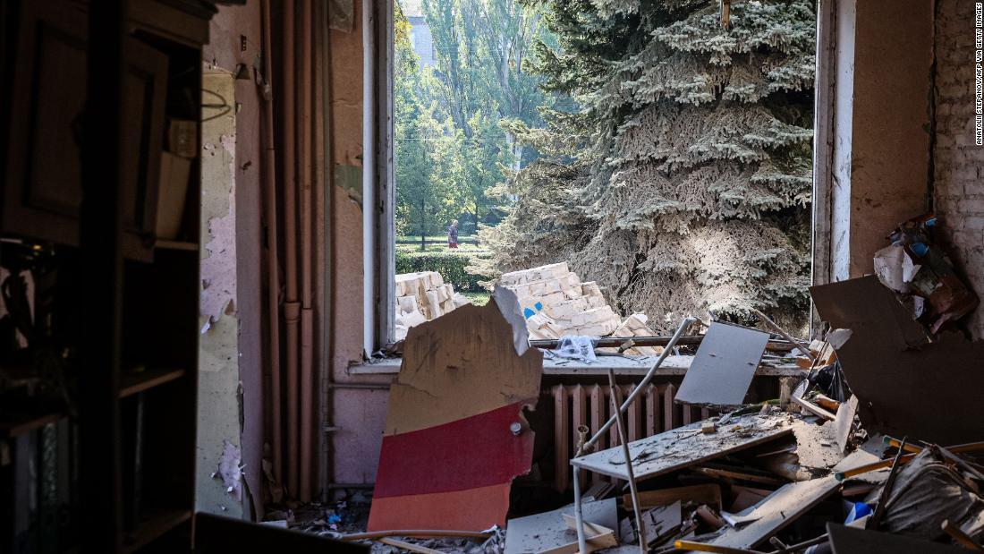 破壊された教室。東部の戦線に位置する都市クラマトルスクで撮影/Anatolii Stepanov/AFP via Getty Images