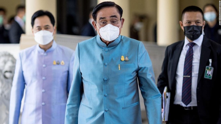タイの憲法裁判所がプラユット首相の職務権限を一時停止した/Jack Taylor/AFP/Getty Images