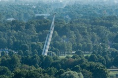 ラトビア、高さ７９メートルの記念塔破壊　ソ連時代に建設