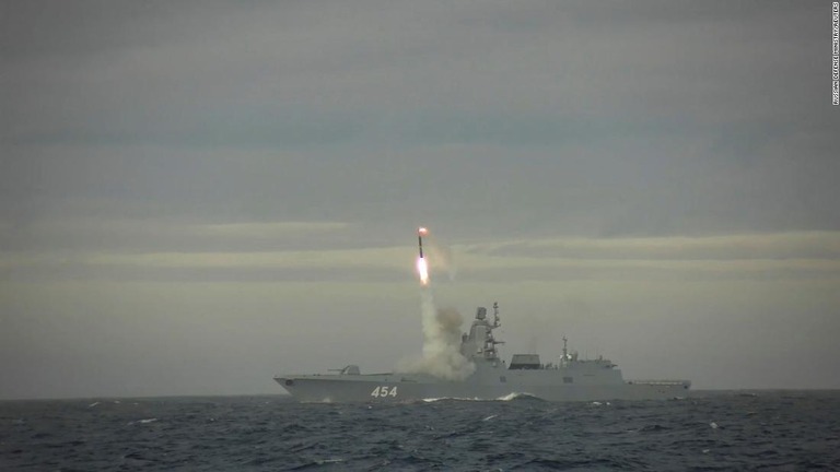 バレンツ海で５月に行われたロシア軍による極超音速ミサイル「ツィルコン」の発射実験/Russian Defense Ministry/Handout/Reuters