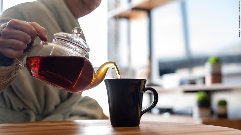 紅茶をよく飲む習慣が死亡リスク低減につながるとの可能性を示す研究が発表された/Marcela Vieira/iStockphoto/Getty Images