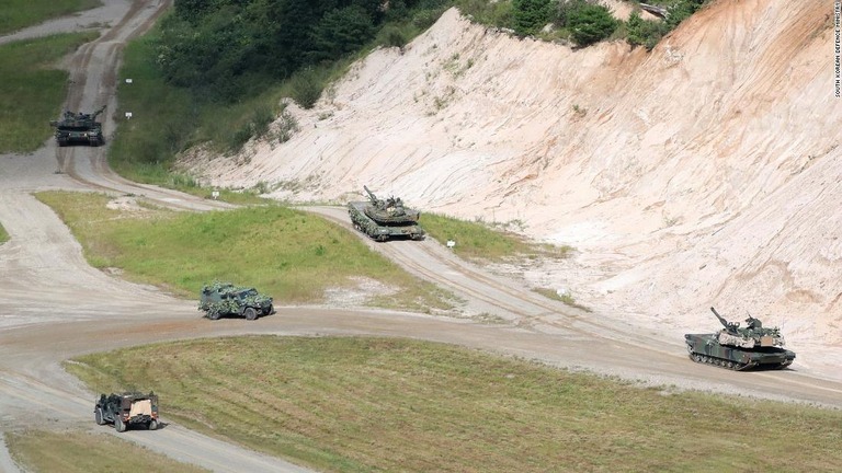 韓国と米国の合同実弾軍事演習＝８月３１日/South Korean Defence Ministry