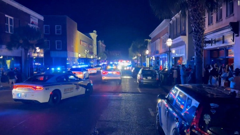米サウスカロライナ州チャールストンで起きた発砲事件によって５人が負傷した/WCSC
