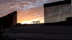 米・メキシコの国境越える移民、死者数が過去最悪に