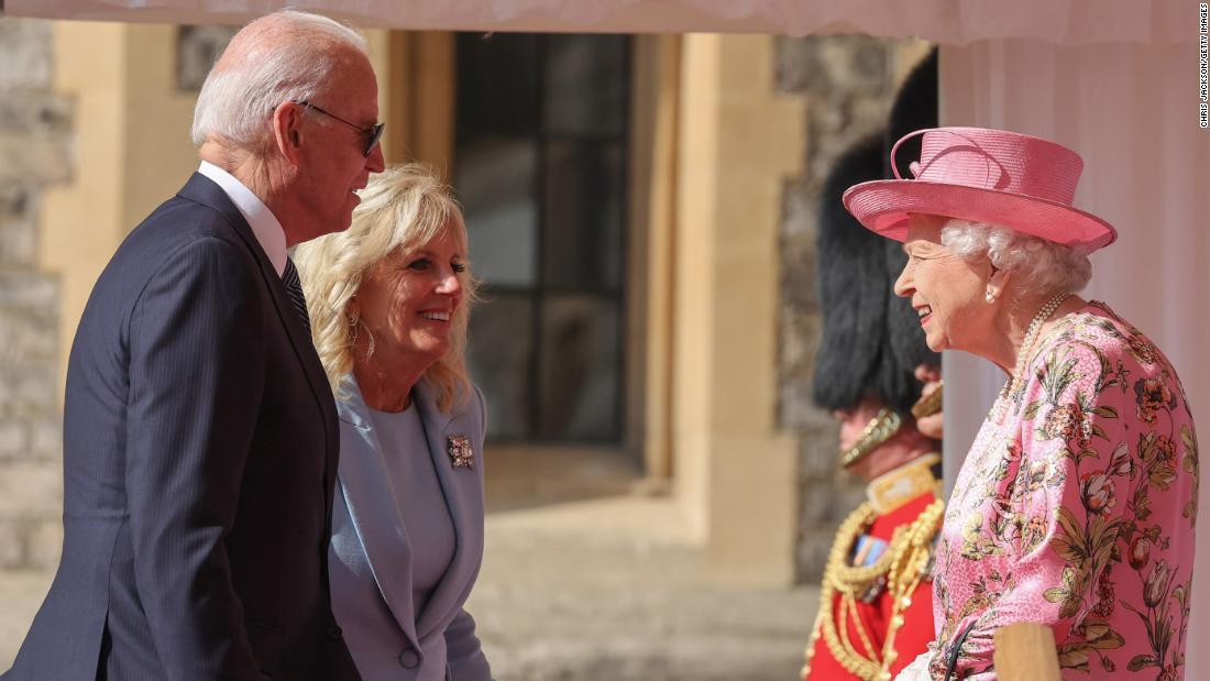 バイデン米大統領夫妻と英エリザベス女王＝２０２１年６月１３日、英国ウィンザー城/Chris Jackson/Getty Images