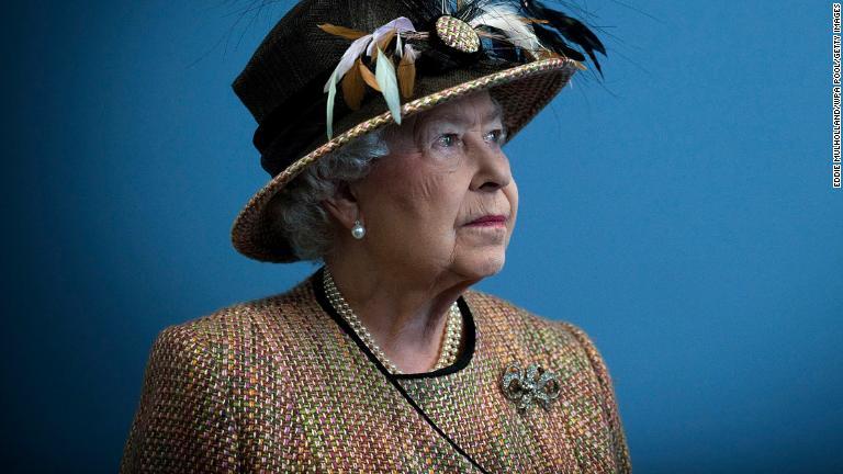 英国の君主として歴代最長となる７０年にわたり統治の座に就いてきたエリザベス女王が死去した。/Eddie Mulholland/WPA Pool/Getty Images
