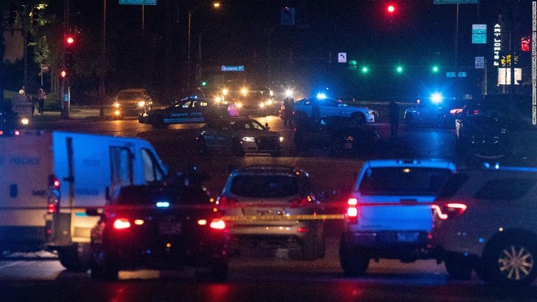 銃撃現場に駆けつけた警察ら＝７日、米テネシー州メンフィス/Christine Tannous/The Commercial Appeal/USA Today Network