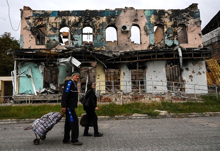 ウクライナ軍が奪回したイジューム市ではインフラの８割以上が破壊された/Juan Barreto/AFP/Getty Images