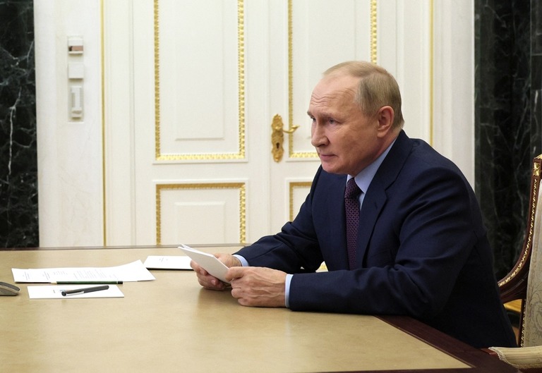 経済問題に関する会議を開くプーチン大統領＝１２日、クレムリン/Gavriil Grigorov/Sputnik/AFP/Getty Images