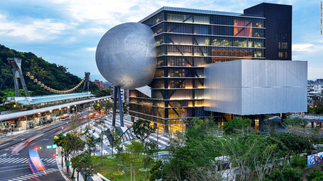 立方体と球を組み合わせてデザインされた台北パフォーミングアーツセンター（ＴＰＡＣ）