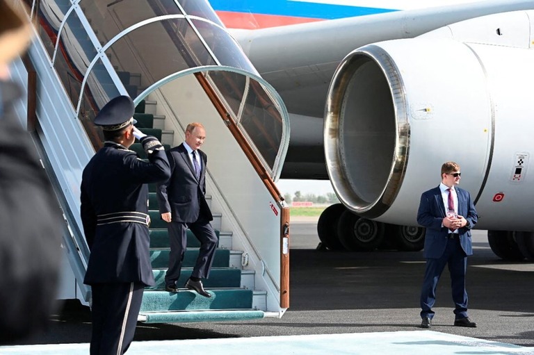 ウズベキスタンに到着したプーチン大統領/Foreign Ministry of Uzbekistan