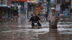 パキスタン洪水、気候危機がもたらした災害と専門家　低調な支援に批判も