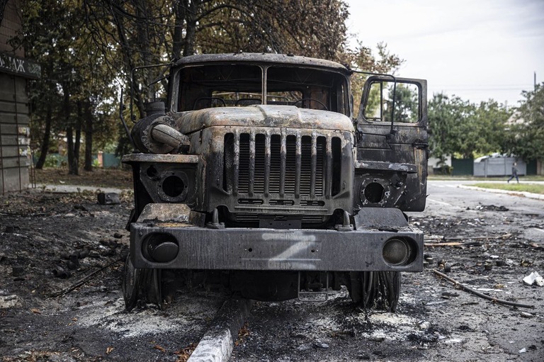 ハルキウ州バラクリヤで見つかったロシア軍の軍用車両の残骸/Metin Aktas/Anadolu Agency via Getty Images