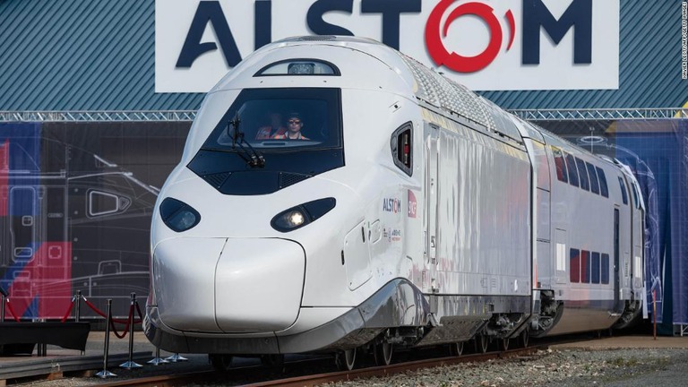 「未来のＴＧＶ」と銘打った車両はスピードよりも輸送力と省エネの向上を目指した/Xavier Leoty/AFP/Getty Images