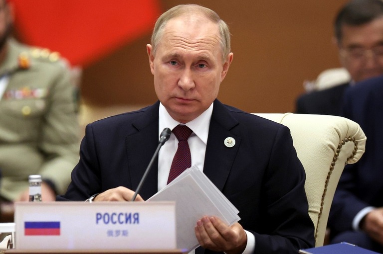 ウズベキスタンで開催された上海協力機構首脳会議で発言するロシアのプーチン大統領/Sergei Bobylev/Pool/Sputnik/AP