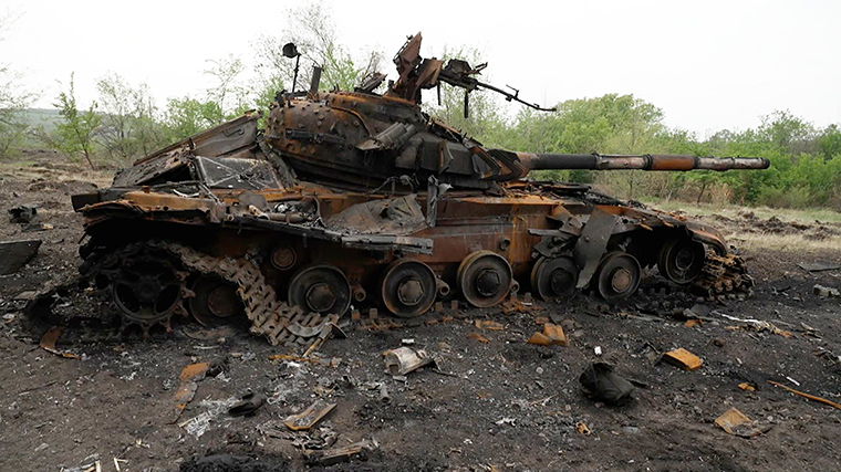 破壊されたロシア軍の戦車/CNN