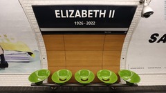 パリの地下鉄、１日限りエリザベス２世駅に　英女王に敬意