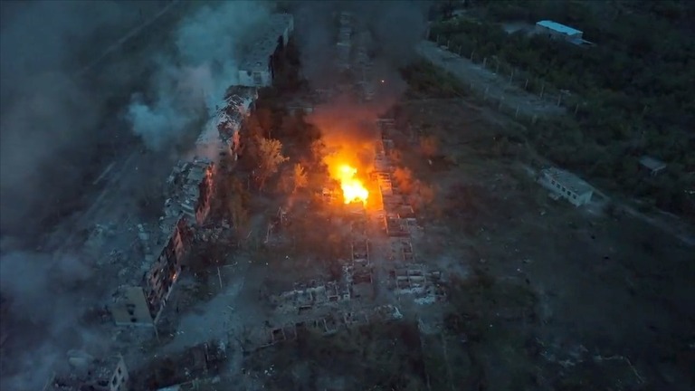 ロシア軍から砲撃を受けたバフムートの空撮画像/Ukraine Armed Forces/Eyepress/Reuters