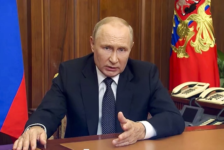 演説するプーチン大統領＝２１日/ (Russian Presidential Press Service/AP)