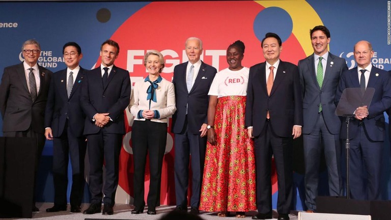 米ニューヨークでの国際会合で各国首脳と記念写真を撮影する尹大統領（右から３人目）/Yonhap/EPA-EFE/Shutterstock