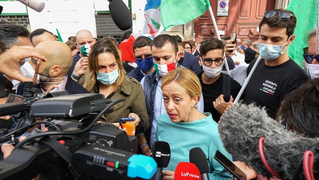 メローニ氏はイタリアのポピュリスト政治家として成就した人物の最前列に/Gabriele Maricchiolo/NurPhoto/Getty Images