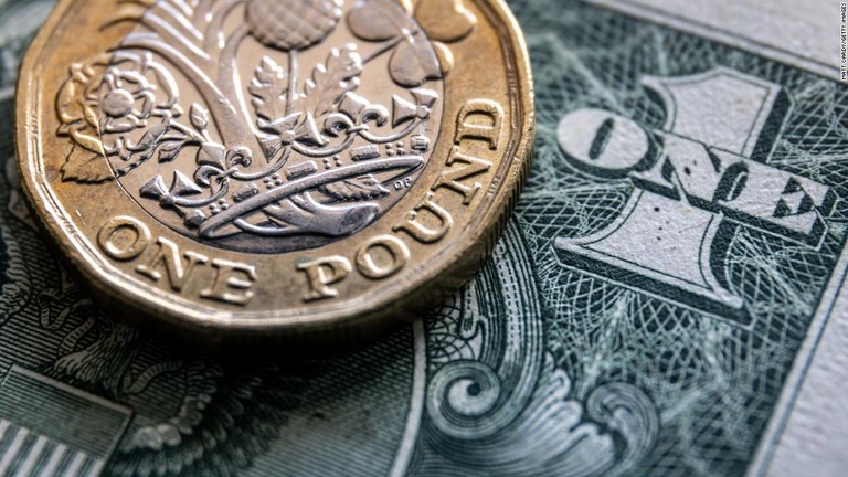 英通貨ポンドの対ドルレートが史上最安値を更新した/Matt Cardy/Getty Images
