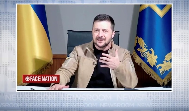 ２５日に放送された米ＣＢＳの番組に出演したウクライナのゼレンスキー大統領/CBS
