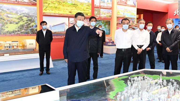 展示会を訪れた習氏ら中国指導部＝２７日、北京/Xie Huanchi/Xinhua/Sipa USA