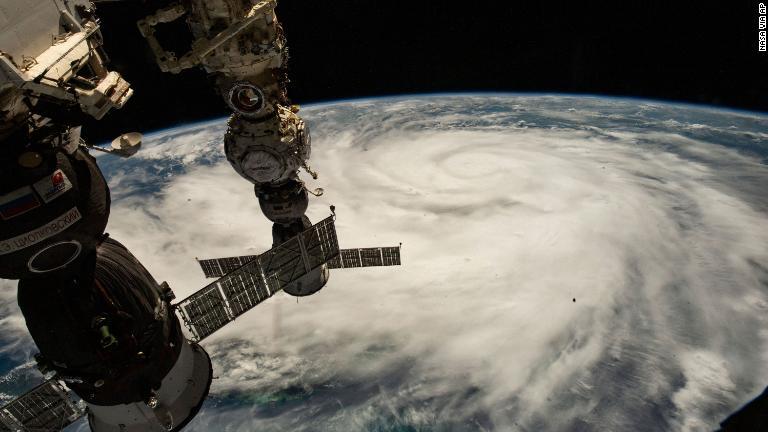 国際宇宙ステーションから見られた大型のハリケーン「イアン」＝２６日/NASA via AP
