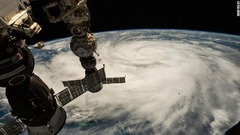国際宇宙ステーションから見られた大型のハリケーン「イアン」＝２６日