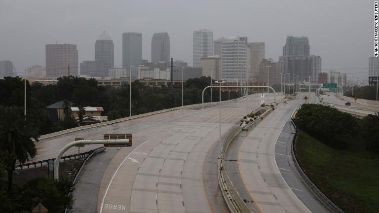  イアンが上陸する前の米フロリダ州タンパの高速道路＝２８日/Shannon Stapleton/Reuters