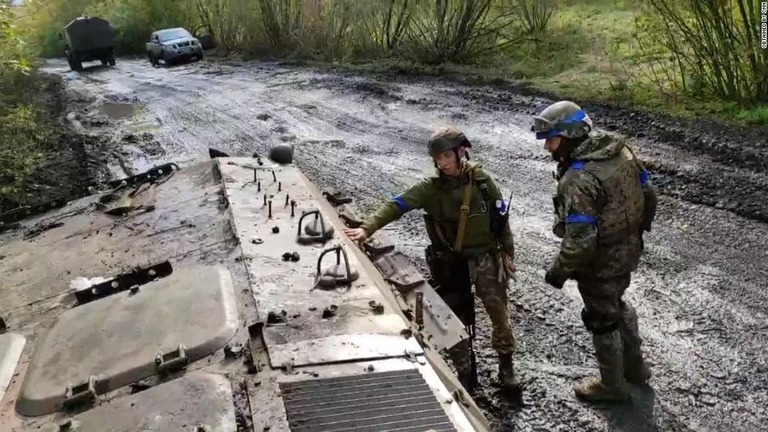 ウクライナの要衝リマン近くに進軍したウクライナ軍兵士/Obtained by CNN
