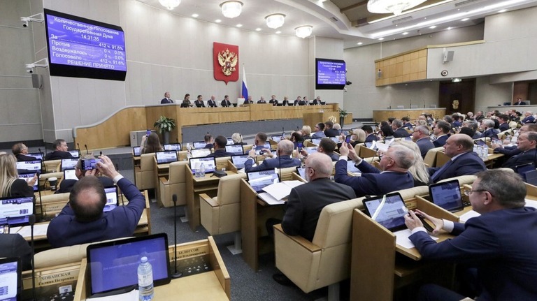 併合承認手続きに参加するロシア下院の議員＝３日/Russian State Duma/Reuters