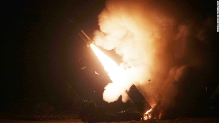 米韓がミサイル発射実験、北朝鮮に対抗